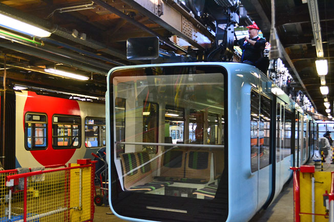 Die neue Schwebebahn startet